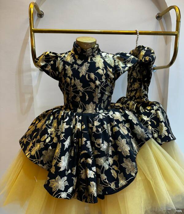 Gold Luxe Curvy Damask